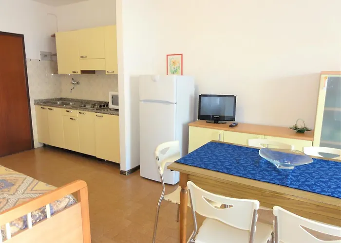 Beachside Comfort On First Floor Apartment *